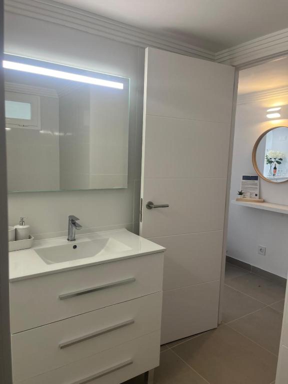 Kúpeľňa v ubytovaní Apartamento Callao Salvaje en el mar con wifi