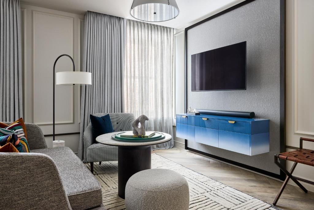 Rosewood Hotel Georgia - Resim 43