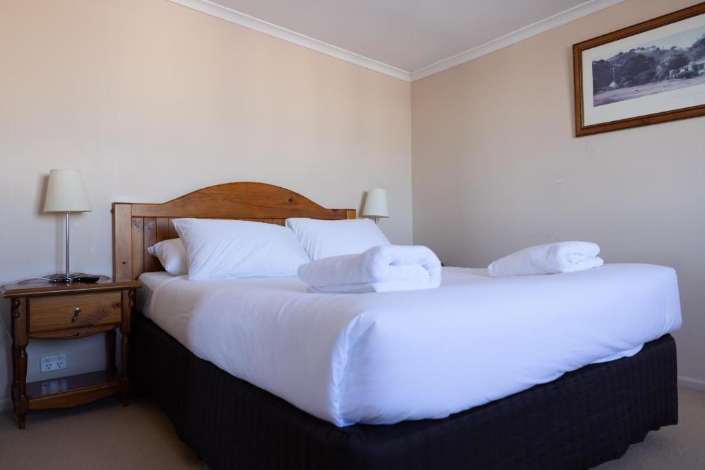 Кровать или кровати в номере Arlberg Hotel Mt. Buller