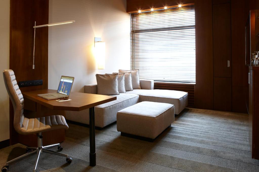 Postel nebo postele na pokoji v ubytování Le Germain Hotel Toronto