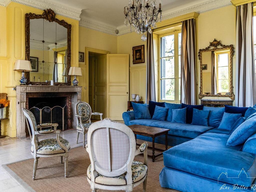 Posedenie v ubytovaní Château XVIIIème, Piscine Chauffée, Sauna, Forêt Privée, Proximité Châteaux de la Loire - FR-1-381-46