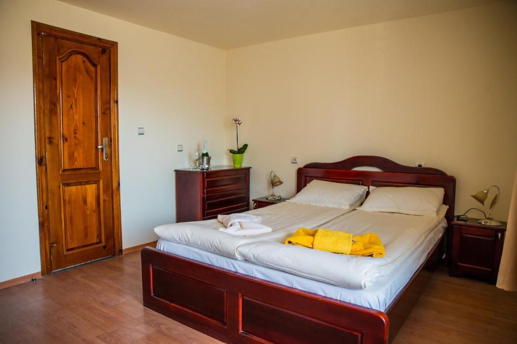 Pri Ani Guest House - Double Or Twin Room With Balcony And Mountain View
