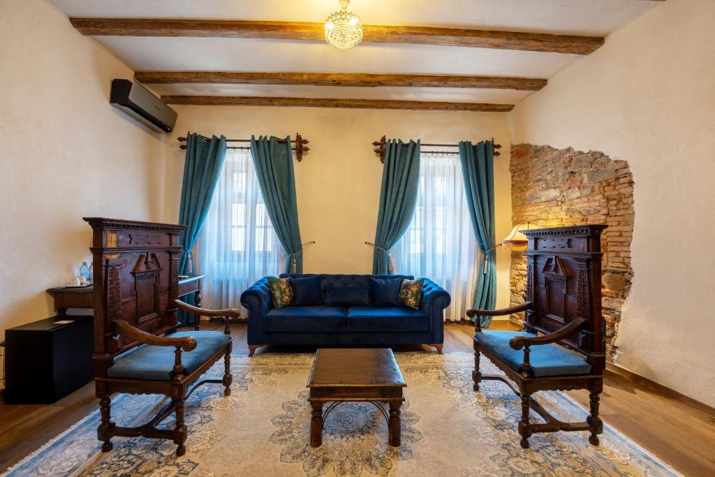 Posezení v ubytování The Throne - M Museum Hotel