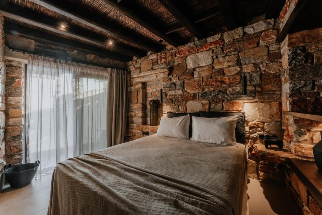 Postel nebo postele na pokoji v ubytování ONYM Curated Villas