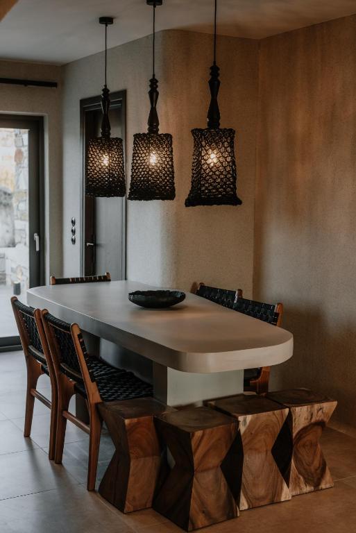 Fotografie z fotogalerie ubytování ONYM Curated Villas v destinaci Plaka