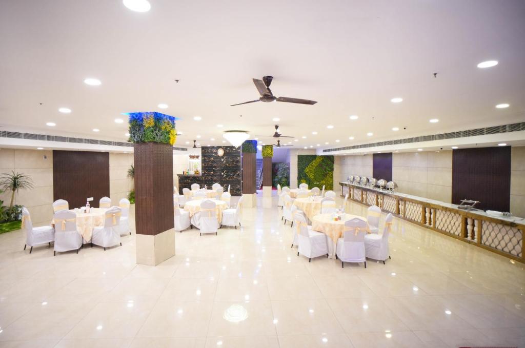 Restaurace v ubytování Hotel Haris MG Road Gurugram