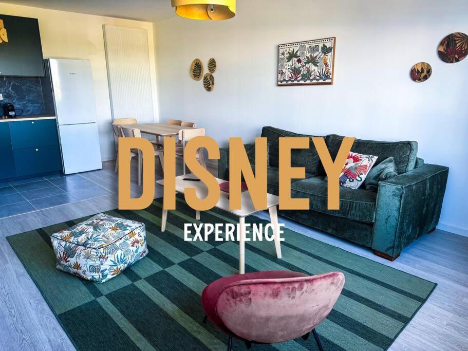 a living room with a green couch and a large synergy sign at Somptueux près de Disneyland in Chessy