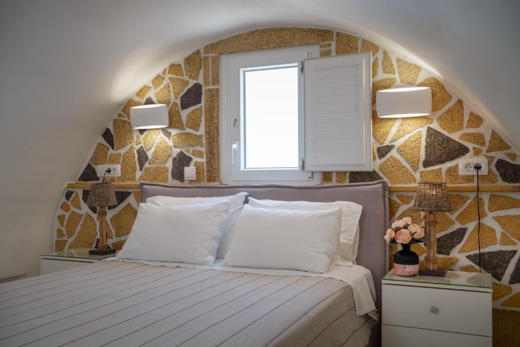 Wisteria Apartments - 1