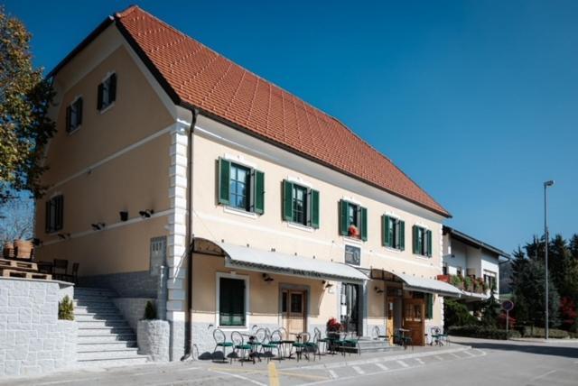 Budova, kde se aparthotel nachází
