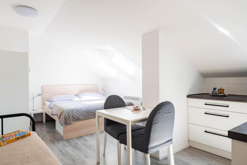 Postel nebo postele na pokoji v ubytování Silvie Apartments - Wurmova