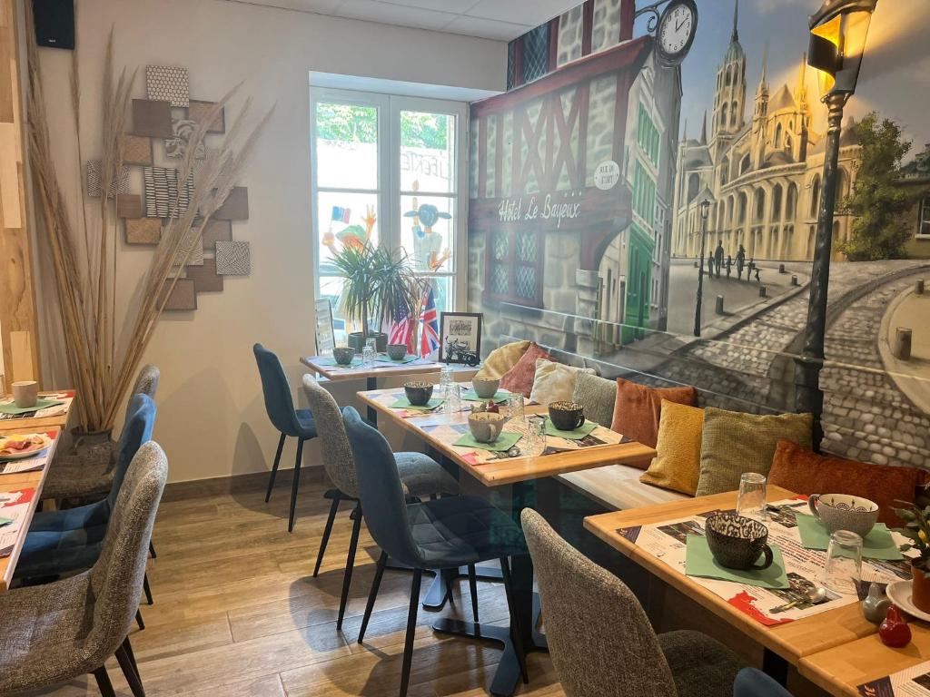 Restaurace v ubytování Hôtel Le Bayeux