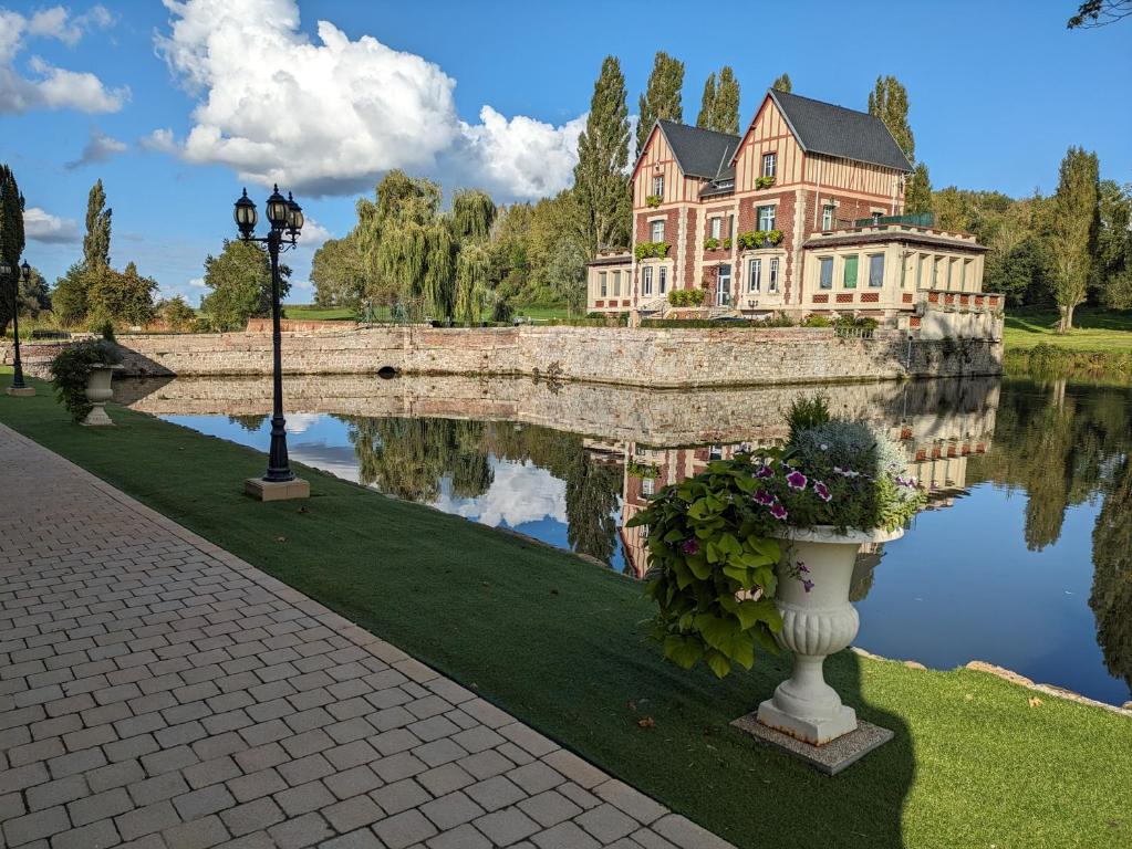 Výhled na řeku, která protéká v blízkosti bed and breakfast