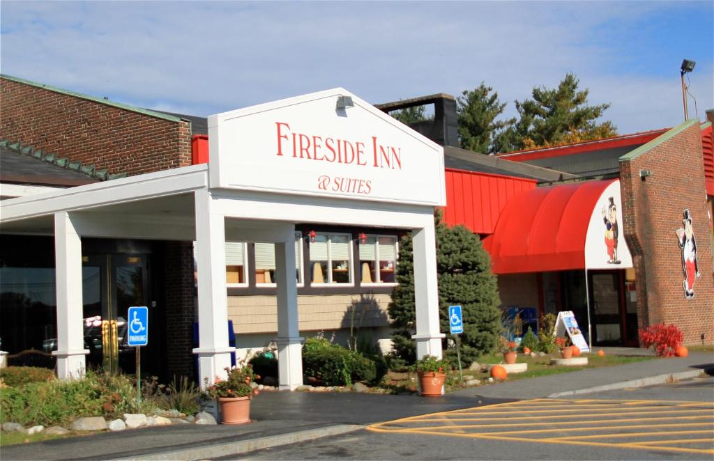 a restaurant with a sign on the front of it at Fireside Inn & Suites Waterville in Waterville