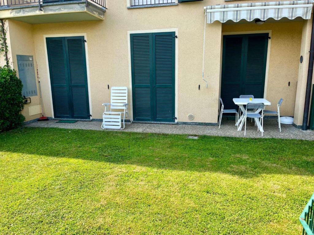 Zahrada ubytování Apartment with garden and garage Dongo - Larihome A28