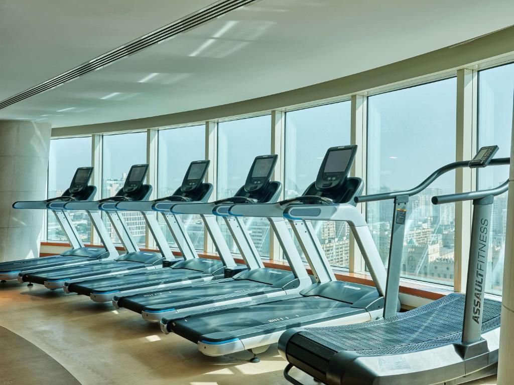 Fitness centrum a/nebo fitness zařízení v ubytování Hilton Baku