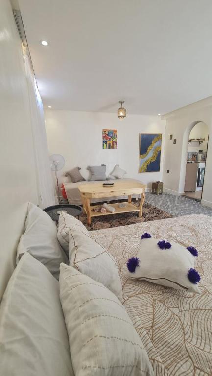 Postel nebo postele na pokoji v ubytování Tambarkiyt House Studio Appartement - Aourir Agadir