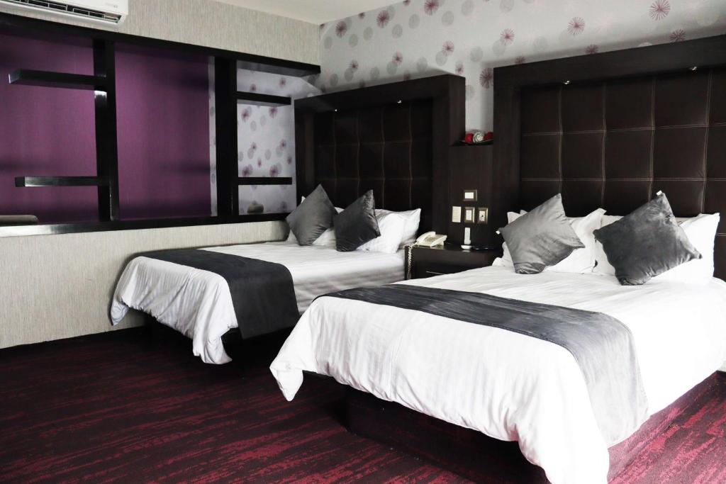 Postel nebo postele na pokoji v ubytování Wyndham Garden Aguascalientes Hotel & Casino