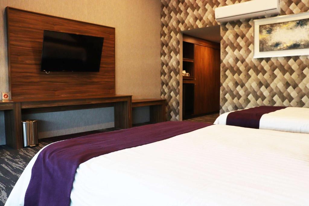 Postel nebo postele na pokoji v ubytování Wyndham Garden Aguascalientes Hotel & Casino