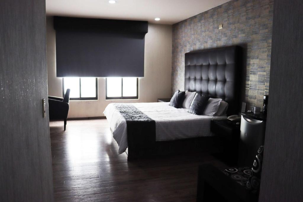 Postel nebo postele na pokoji v ubytování Wyndham Garden Aguascalientes Hotel & Casino