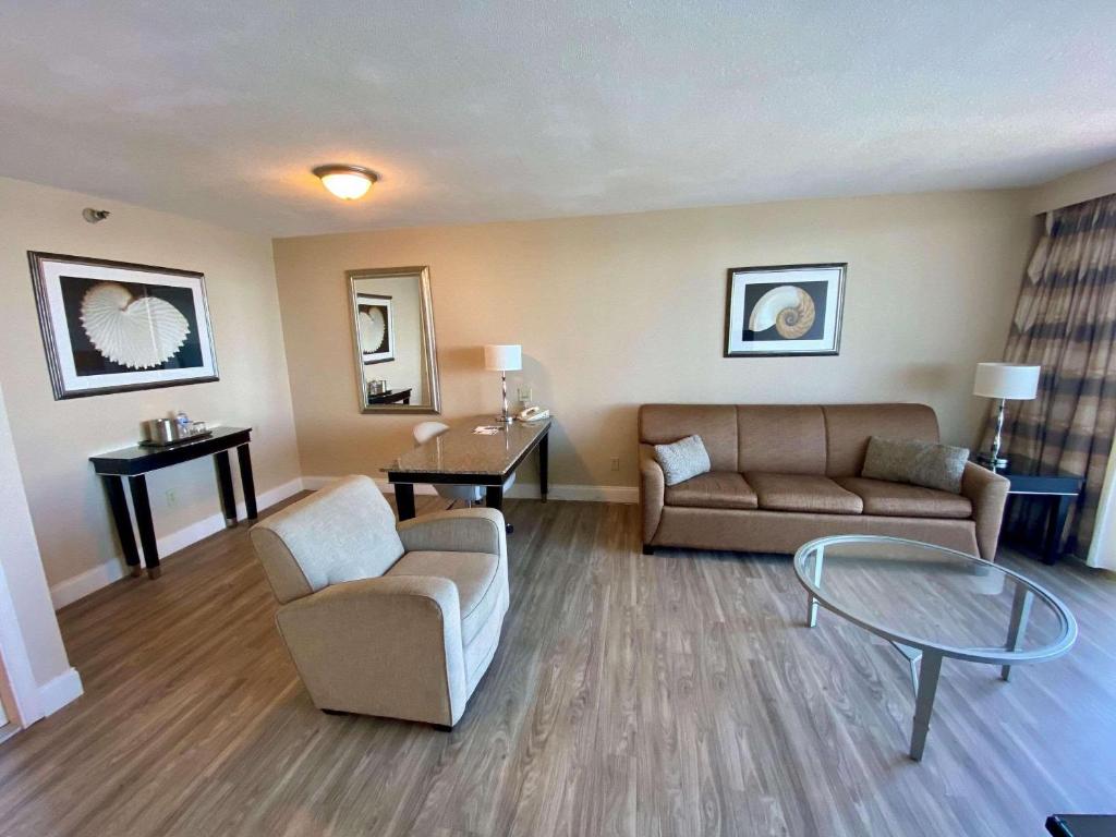 Posezení v ubytování Radisson Suite Hotel Oceanfront