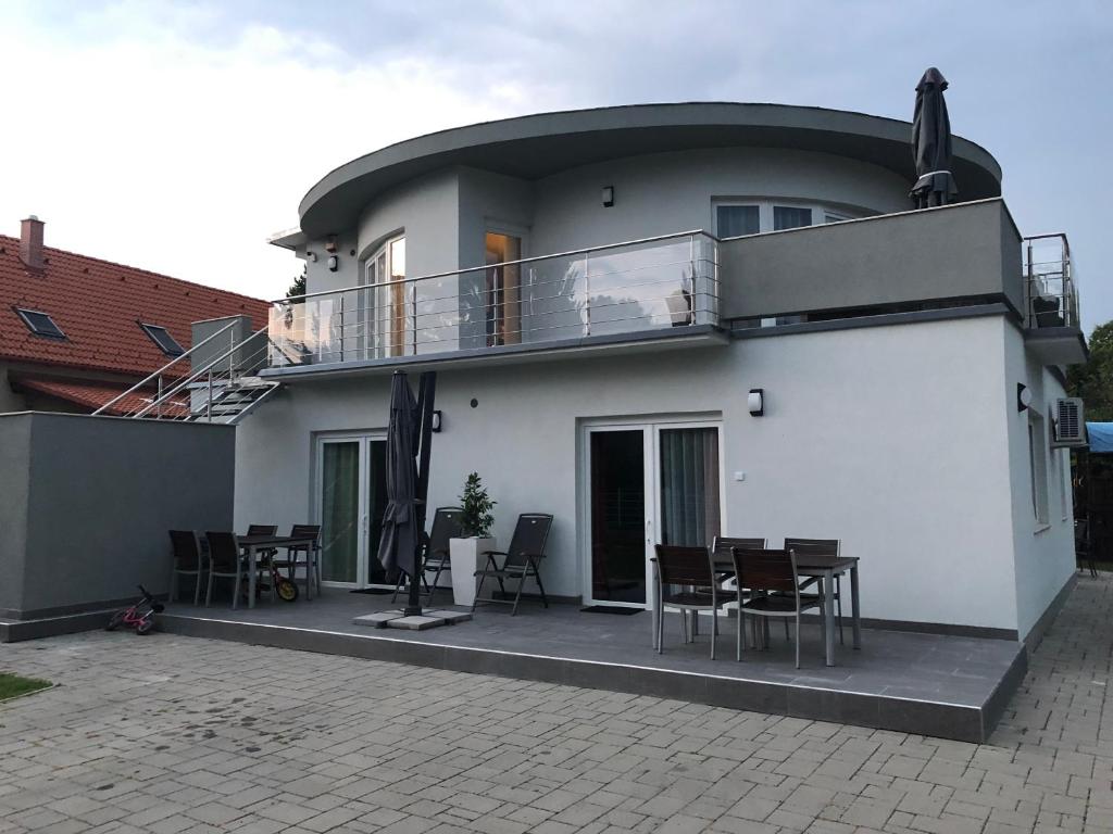 Budatava 8220 Balatonalmádi, Balatonalmádi kép - 1