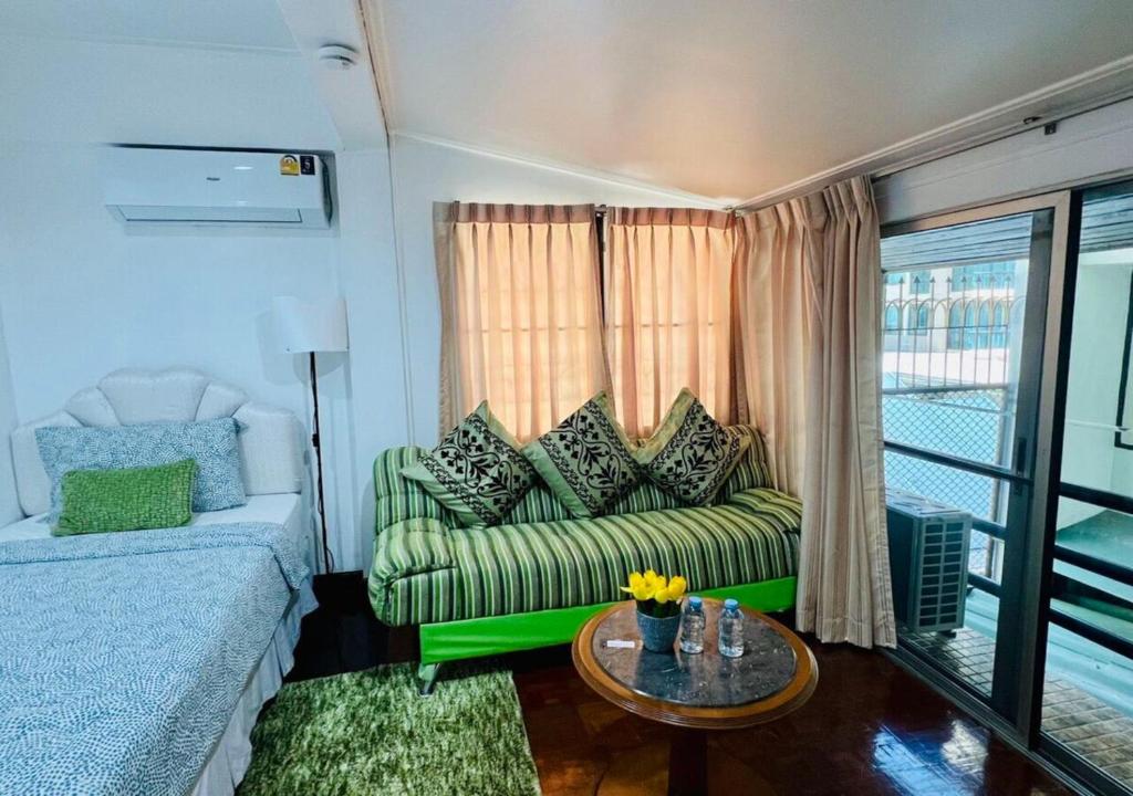 Posezení v ubytování Ree House@Soi Cowboy-Asoke BTS-MRT