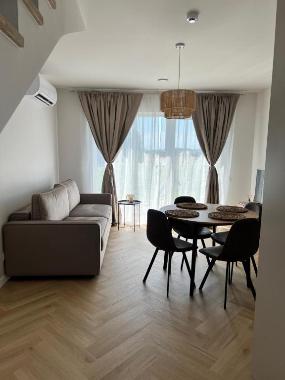 O zonă de relaxare la RAINBOW 49B cottage