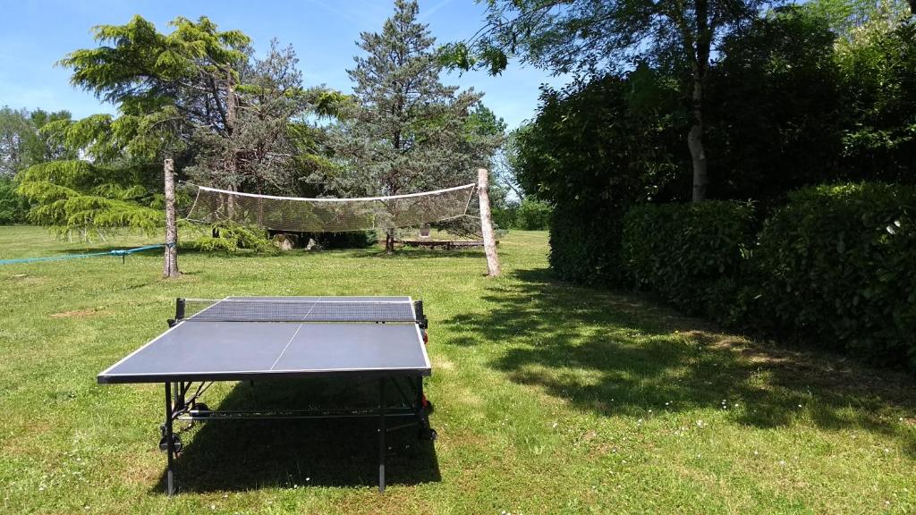 Stolní tenis v ubytování Domaine de Cadenne nebo okolí