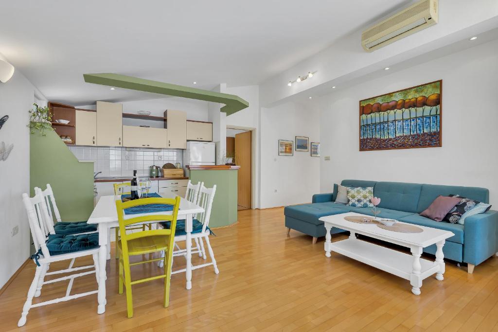 Kuchyňa alebo kuchynka v ubytovaní Apartman KLARA 2