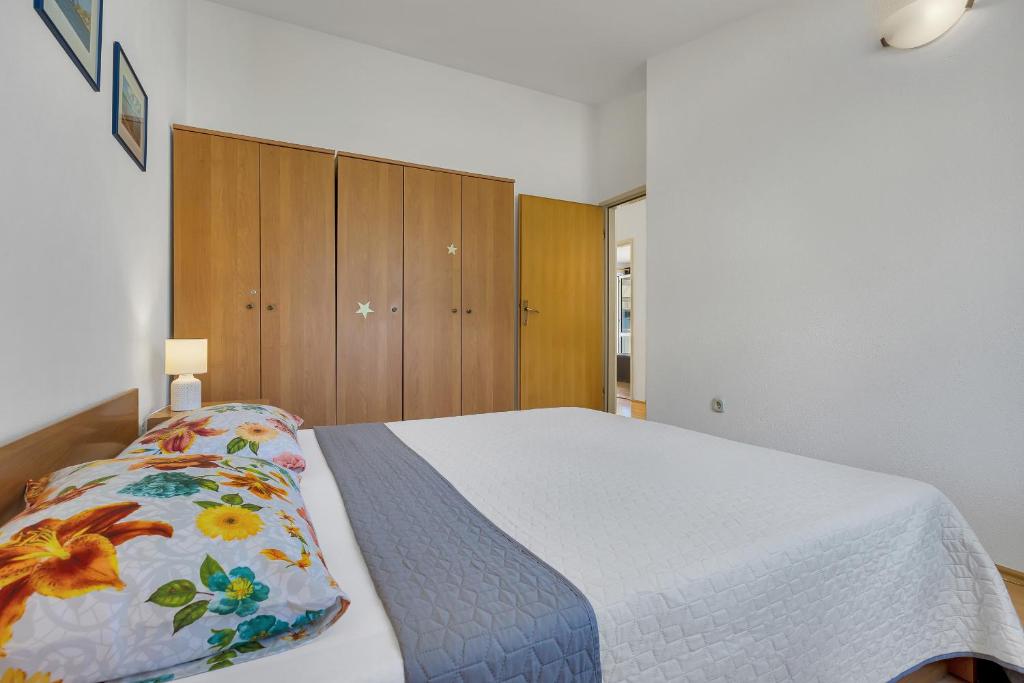 Posteľ alebo postele v izbe v ubytovaní Apartman KLARA 2