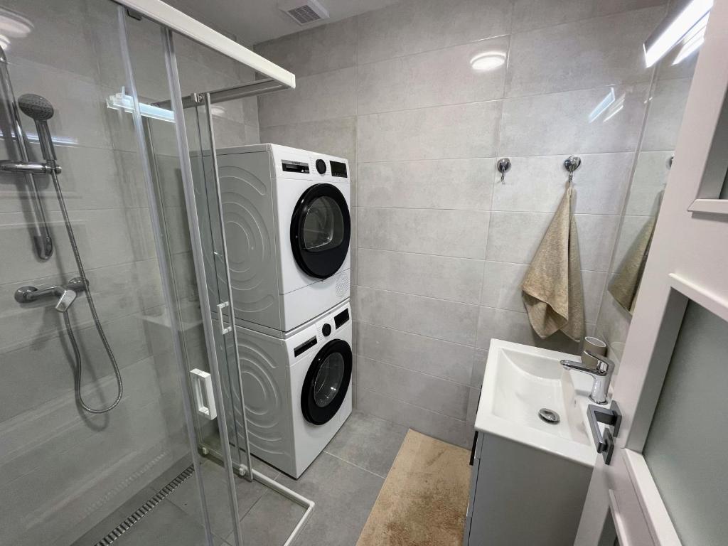 Koupelna v ubytování Moderný apartmán NAVIA Rajecké Teplice obklopený nádhernou prírodou a wellness