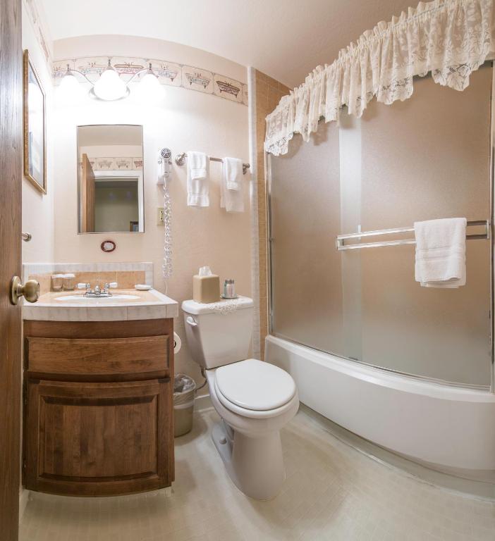 Historic Cary House Hotel - Deluxe King Room