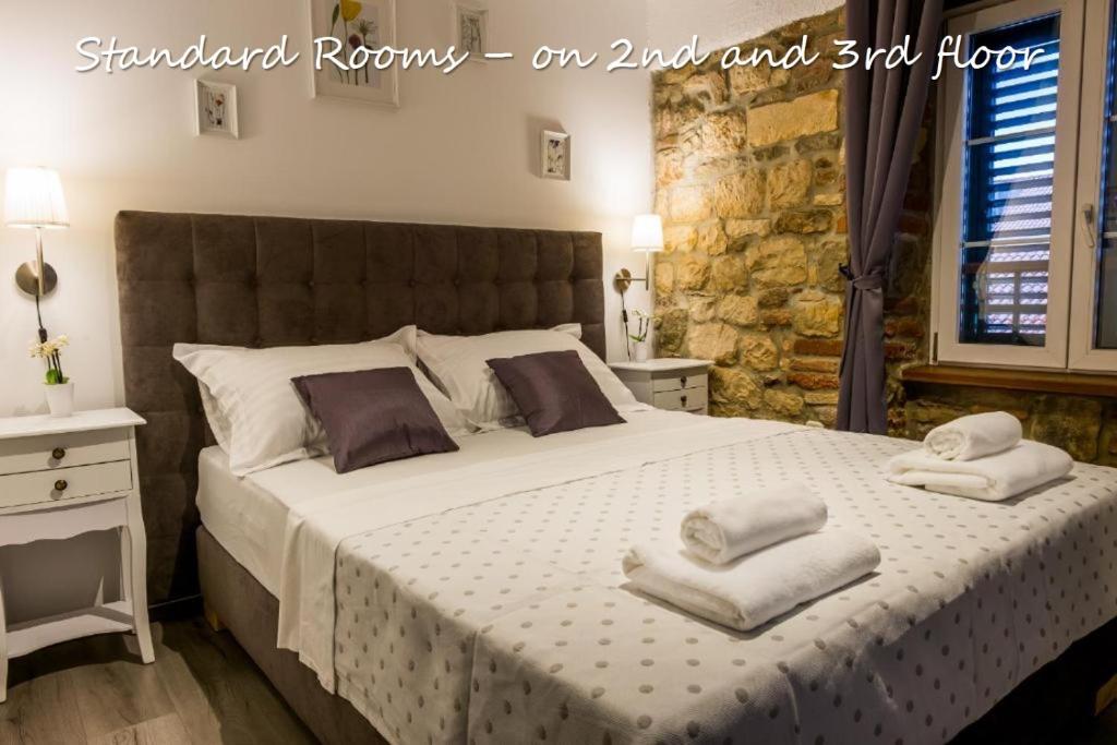 XIV Century Rooms - 1