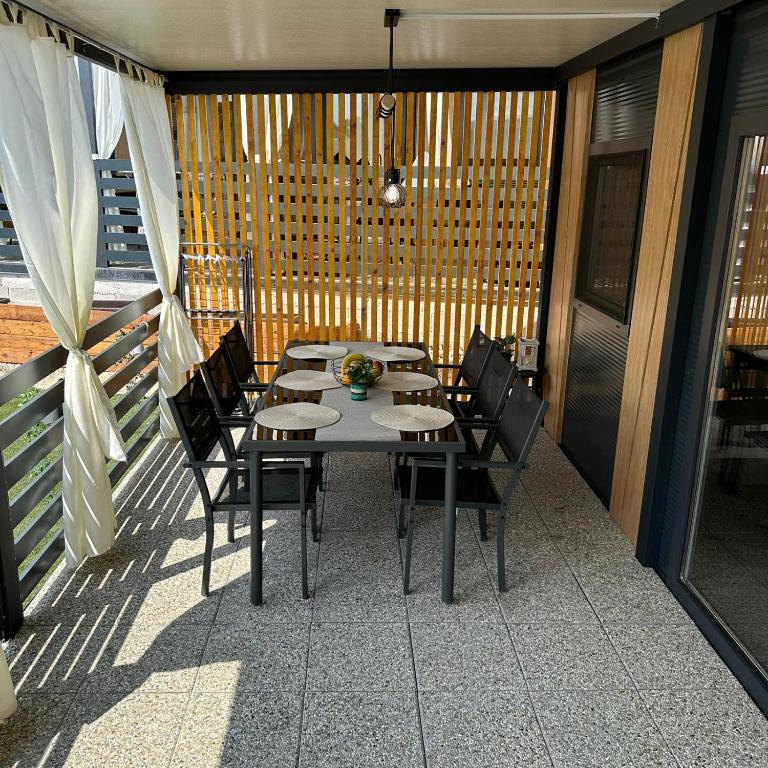 Balkón nebo terasa v ubytování Mobile house Karpet