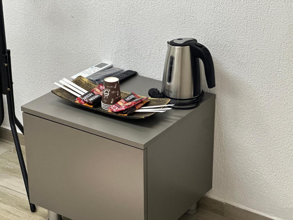 Příslušenství pro přípravu čaje a kávy v ubytování Next Rooms