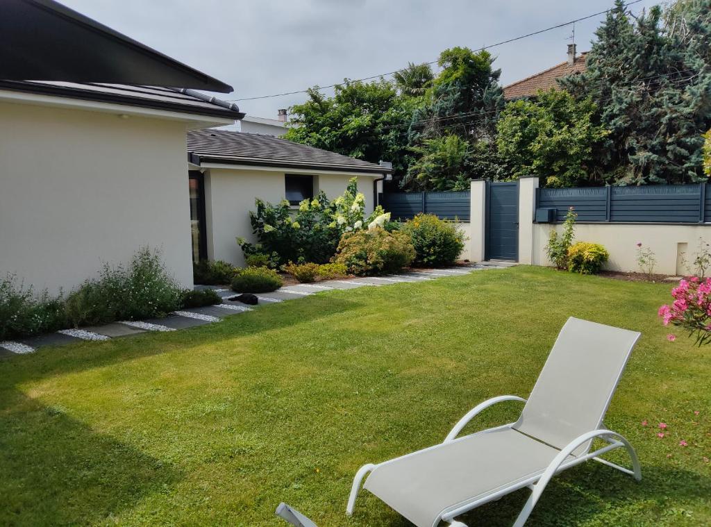 Zahrada ubytování Du Côté de Chez Paule, chambre avec entrée indépendante et salle d'eau privative