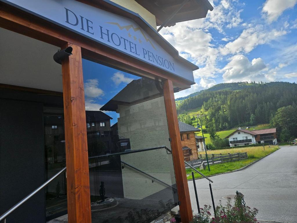Nespecifikovaný výhled na hory nebo výhled na hory při pohledu z hotelu