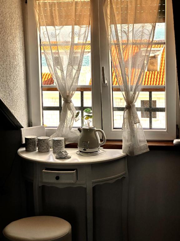 XIV Century Rooms - 12