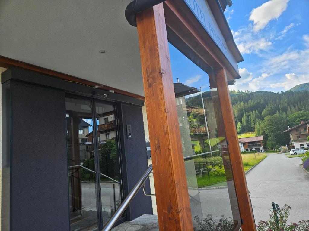 Nespecifikovaný výhled na hory nebo výhled na hory při pohledu z hotelu
