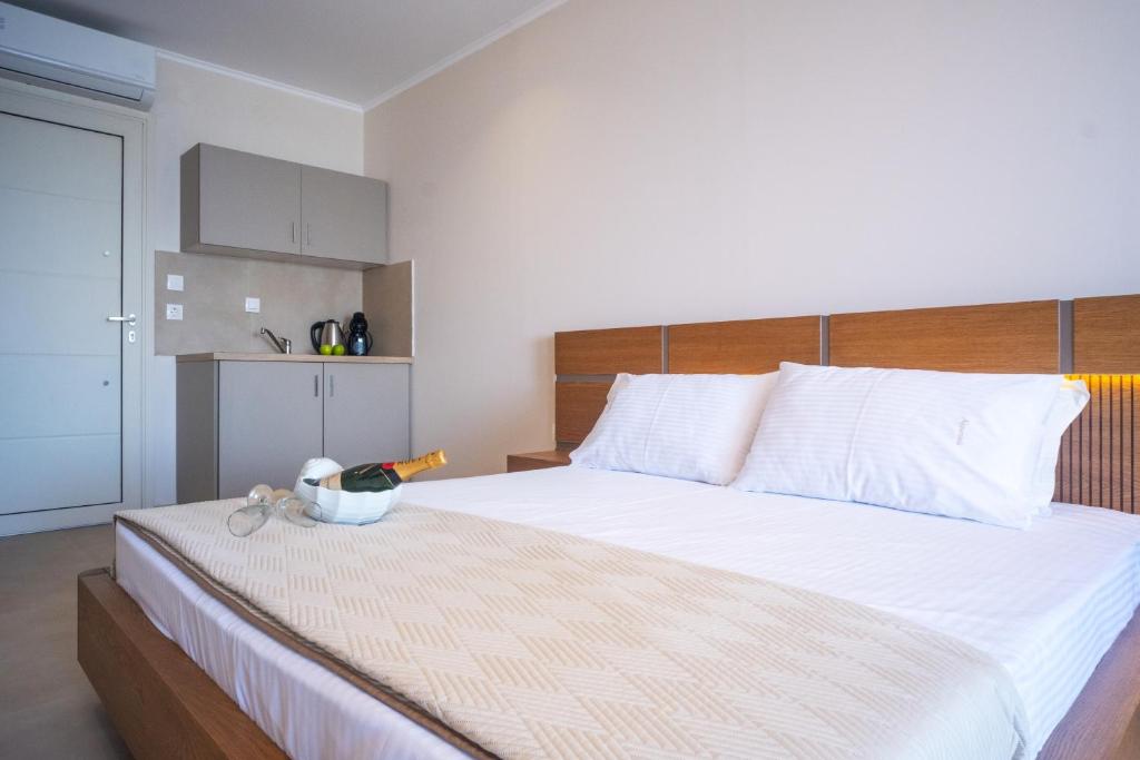 Postel nebo postele na pokoji v ubytování kyparissis first class