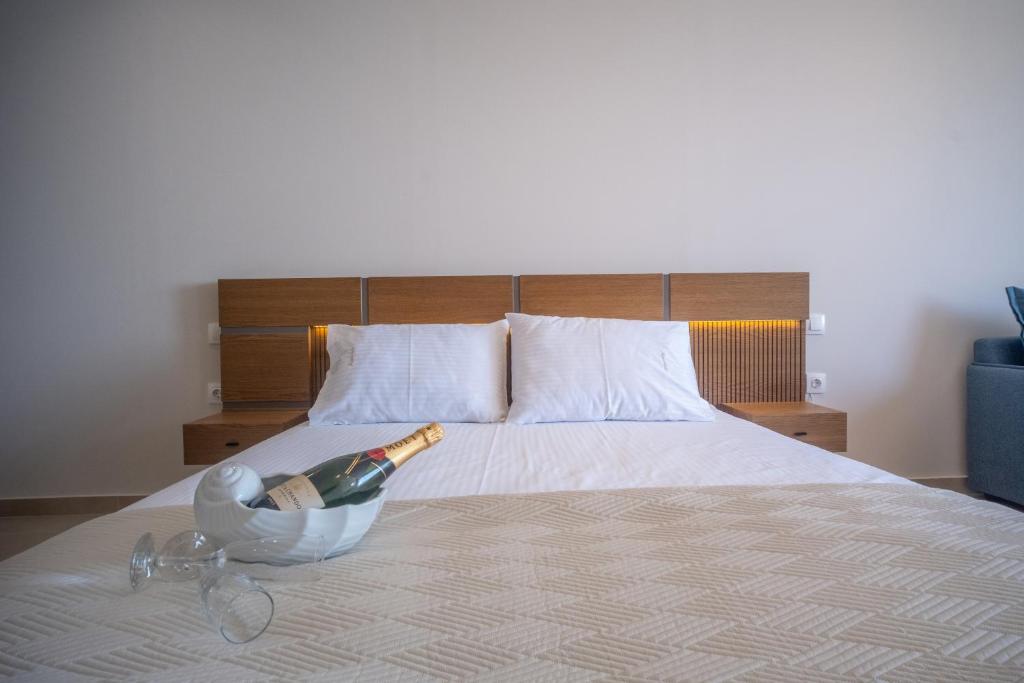 Postel nebo postele na pokoji v ubytování kyparissis first class