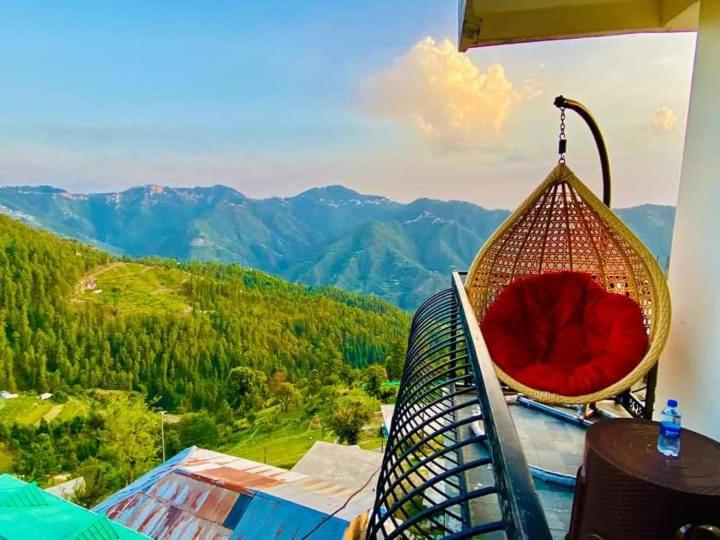 Nespecifikovaný výhled na hory nebo výhled na hory při pohledu z hotelu