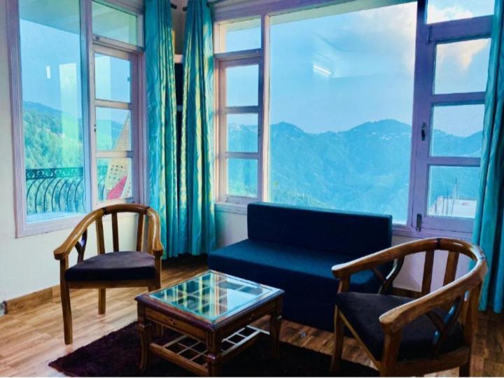 Nespecifikovaný výhled na hory nebo výhled na hory při pohledu z hotelu