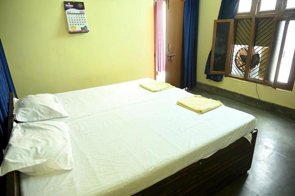 Voodi või voodid majutusasutuse Sandhya Guest House toas