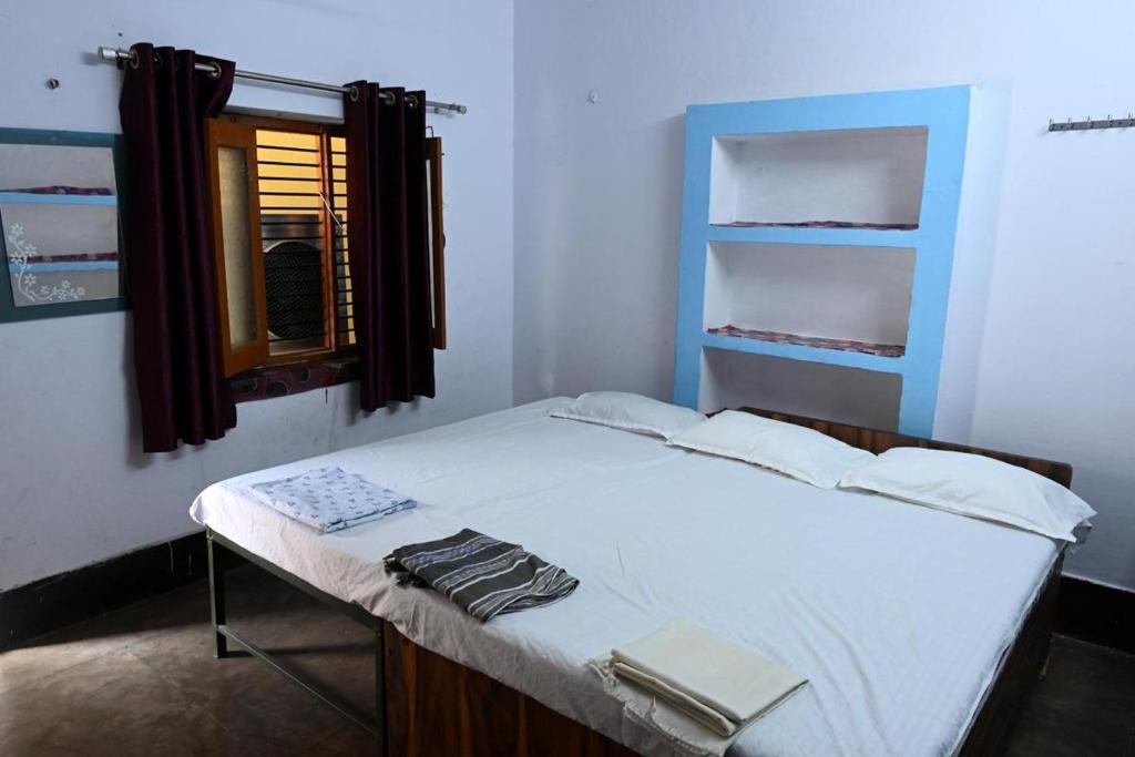 Voodi või voodid majutusasutuse Sandhya Guest House toas
