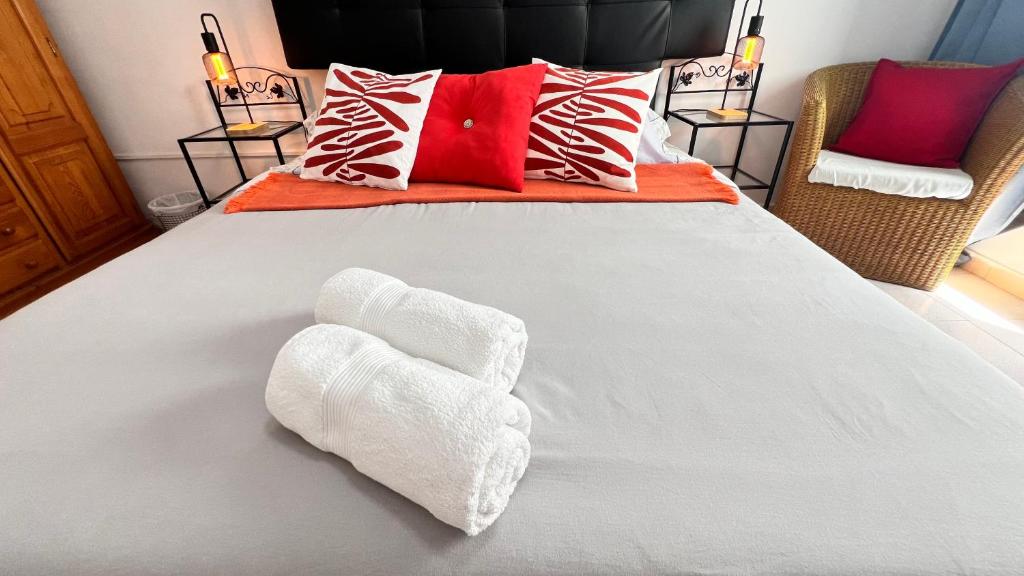 Postel nebo postele na pokoji v ubytování Alquiler de Habitación privada con las areas de sala, cocina y baño que se comparten cerca al Mar!