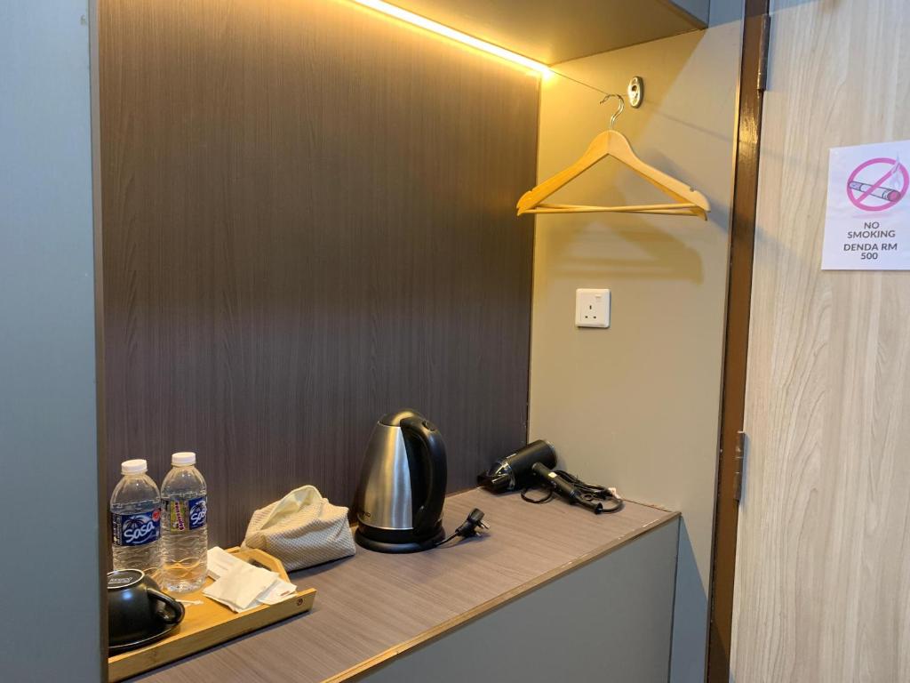 Příslušenství pro přípravu čaje a kávy v ubytování Aeropod Hostel Economy Twin Room