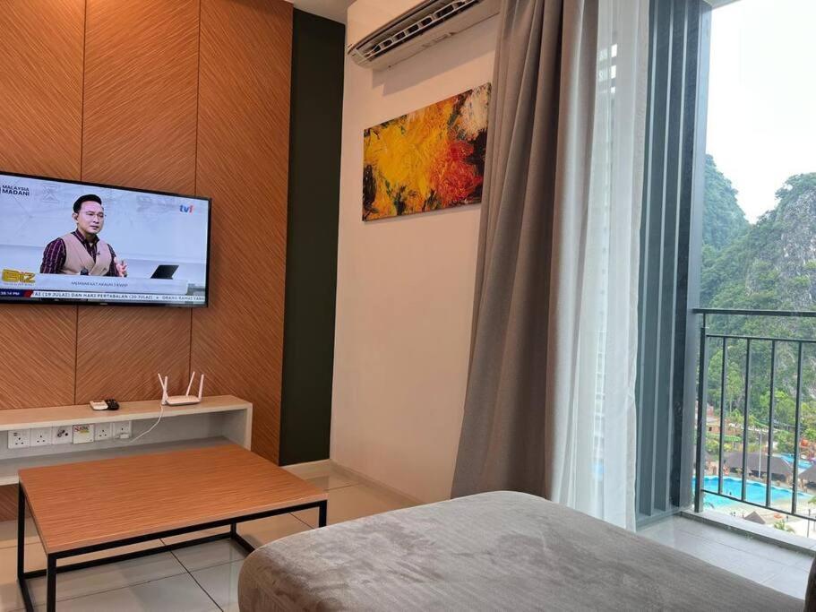 TV a/nebo společenská místnost v ubytování Onsen Hot Spring Family Suite 6-8 Pax