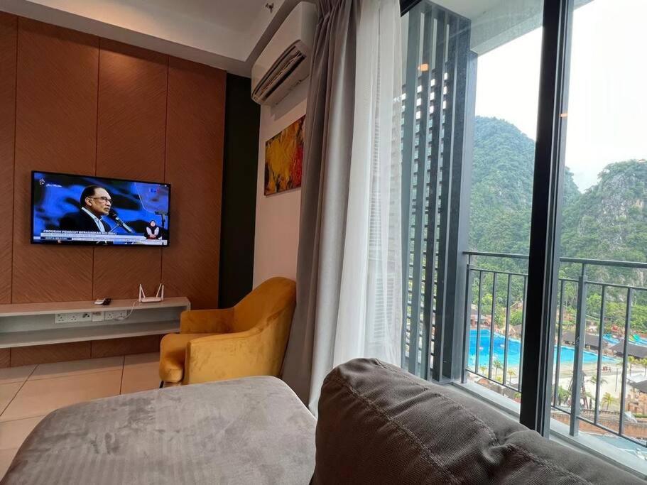 TV a/nebo společenská místnost v ubytování Onsen Hot Spring Family Suite 6-8 Pax