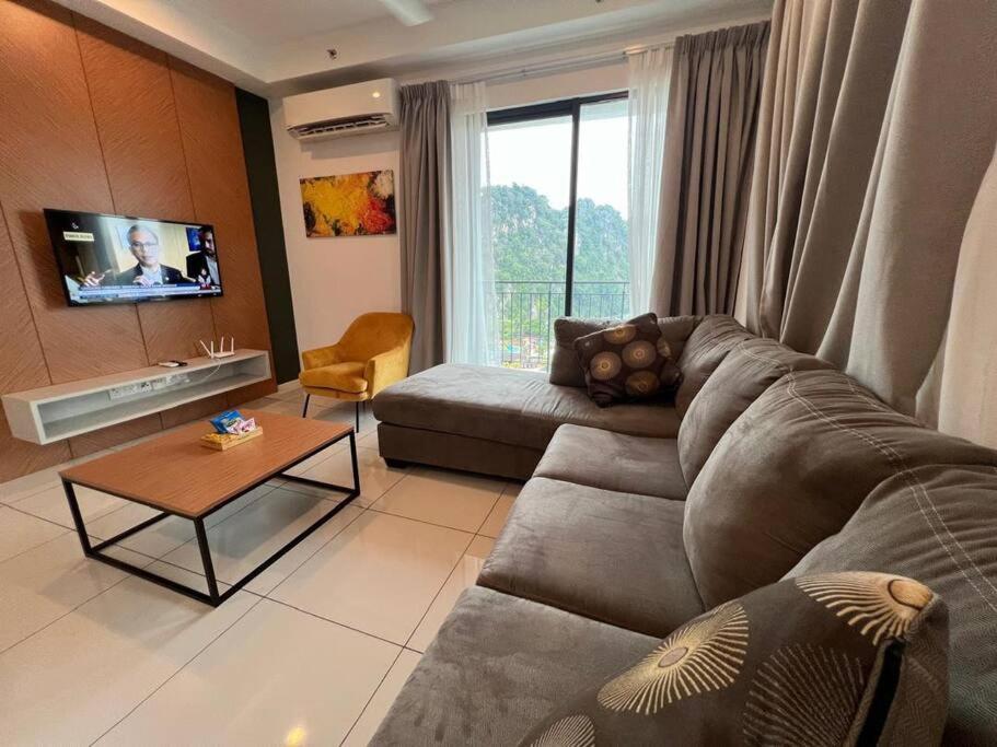 TV a/nebo společenská místnost v ubytování Onsen Hot Spring Family Suite 6-8 Pax